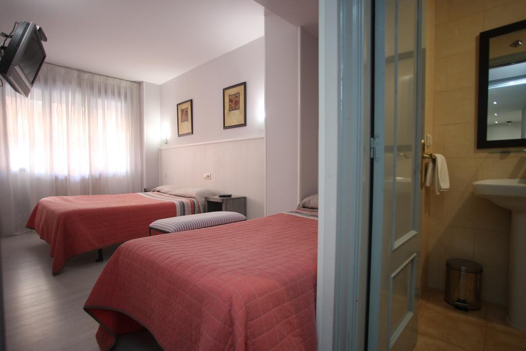 Hostal Santa Barbara Сория Экстерьер фото
